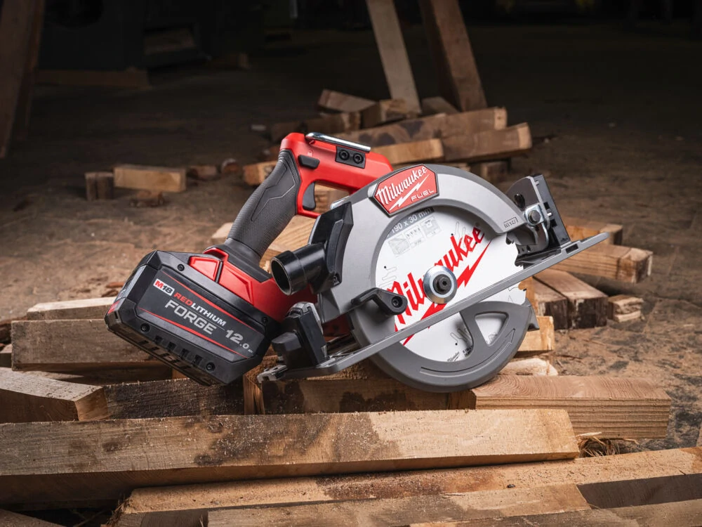 Milwaukee M18 FUEL™ kotoučová pila kompatibilní s vodicí lištou M18 FCS66GR3-121C