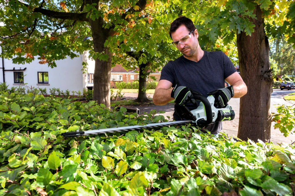 EGO aku nůžky na živý plot HT2000E