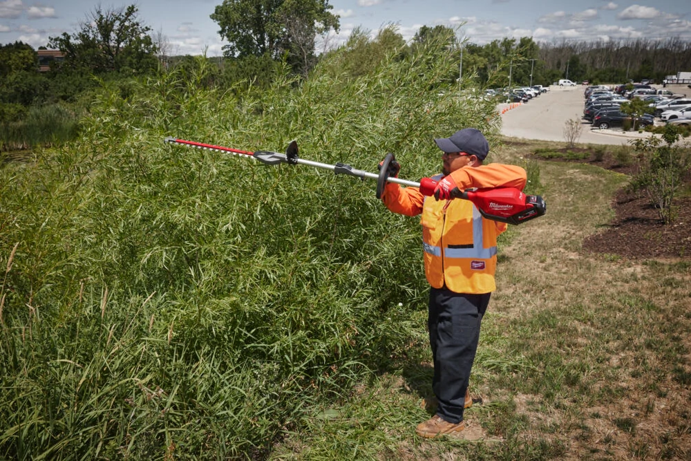 Milwaukee QUIK-LOK™ krátký nástavec s nůžkami na živý plot M18 FOPH-SHTA
