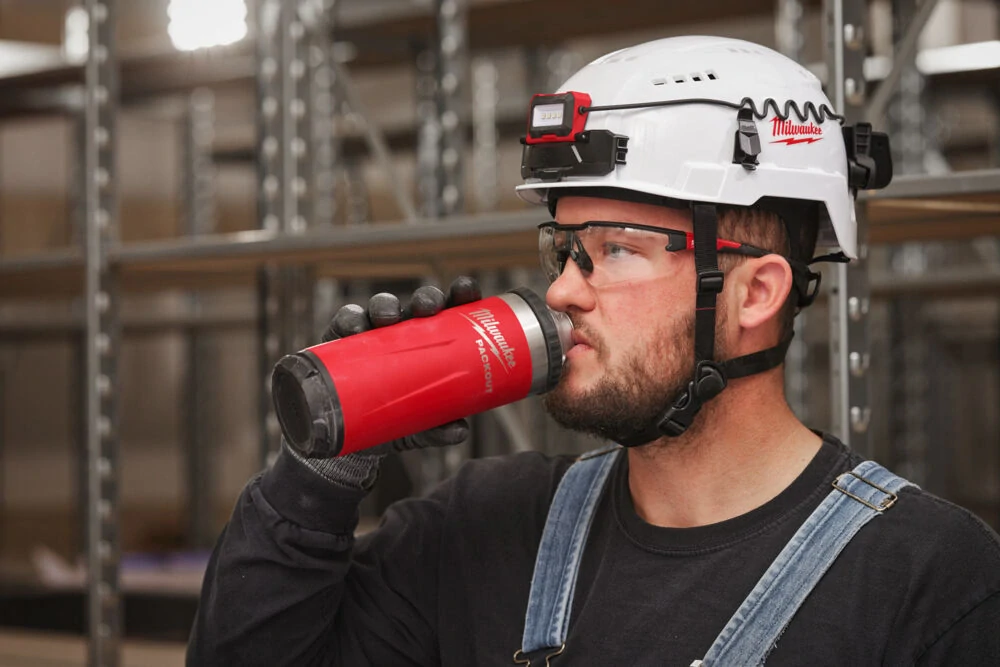 Milwaukee PACKOUT™ láhev 710ml s víčkem - červená Packout Bottle 710 ml Chug Lid Red