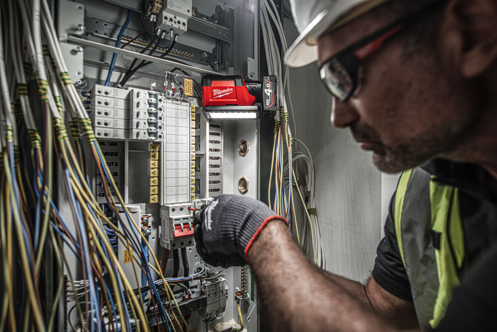 Milwaukee M12™ aku svítilna otočná prostorová M12 PAL-0