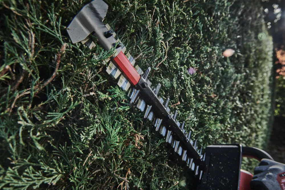 Milwaukee M18 FUEL™ aku nůžky na živý plot 45 cm M18 FHET45-0