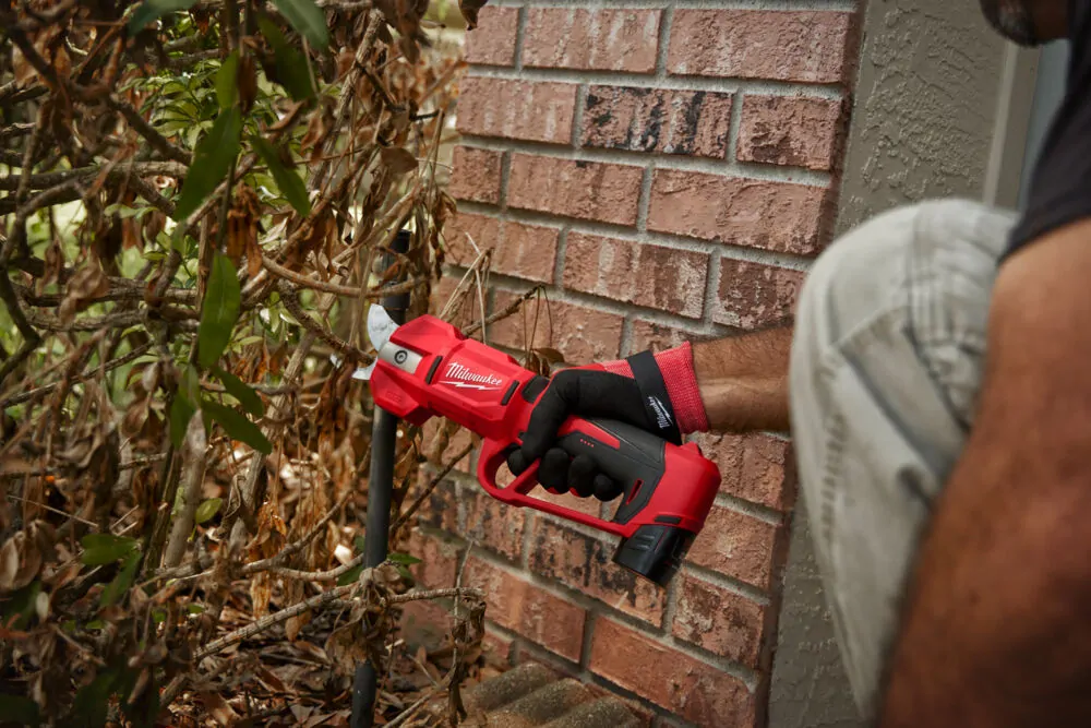 Milwaukee M12 FUEL™ aku nůžky prořezávací bezuhlíkové M12 BLPRS-202
