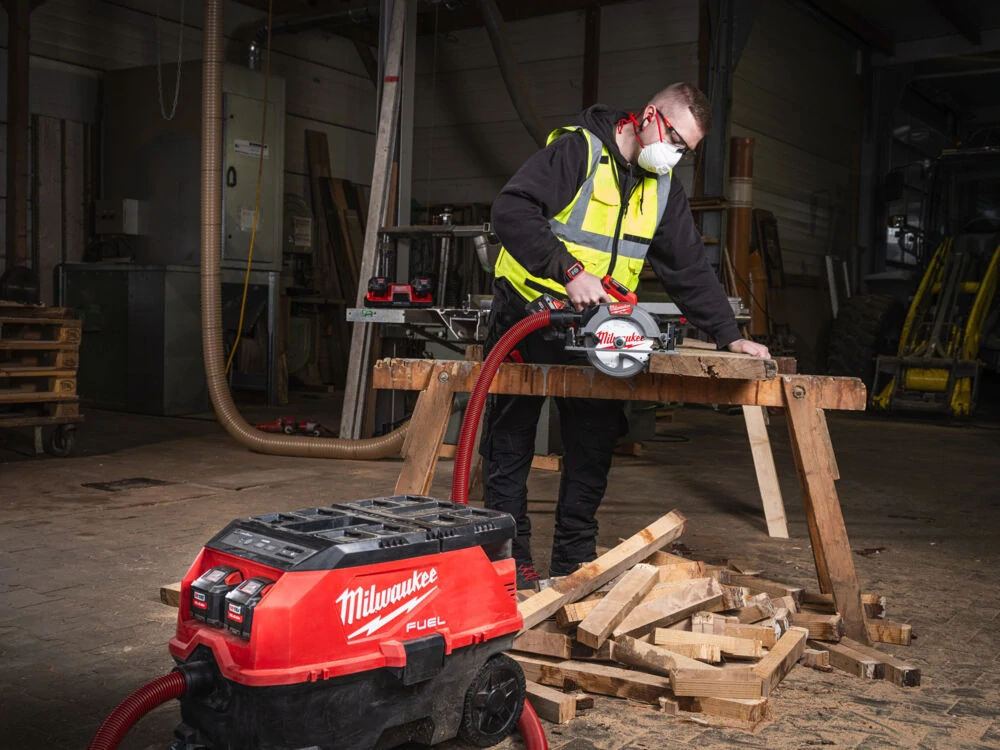 Milwaukee M18 FUEL™ kotoučová pila kompatibilní s vodicí lištou M18 FCS66GR3-121C