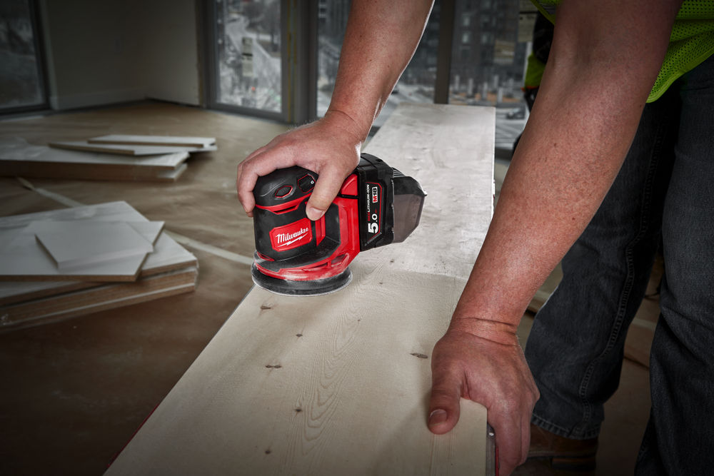 Milwaukee M18 FUEL™ aku bruska 125 mm M18 BOS125-502B