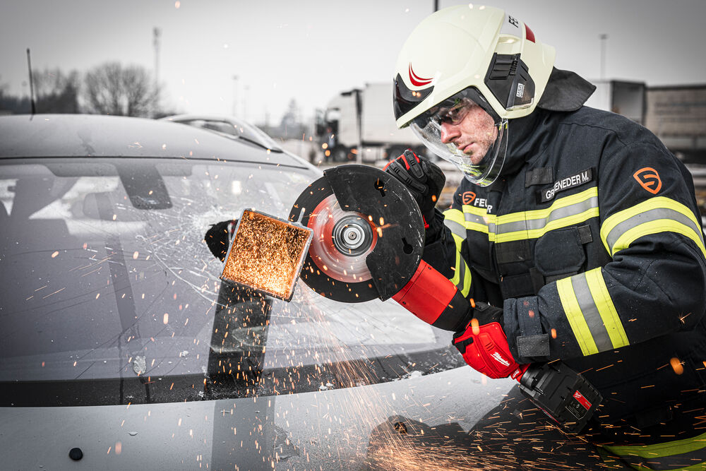 Milwaukee M18 FUEL™ aku bruska úhlová velká 230 mm M18 FLAG230XPDB-121C 