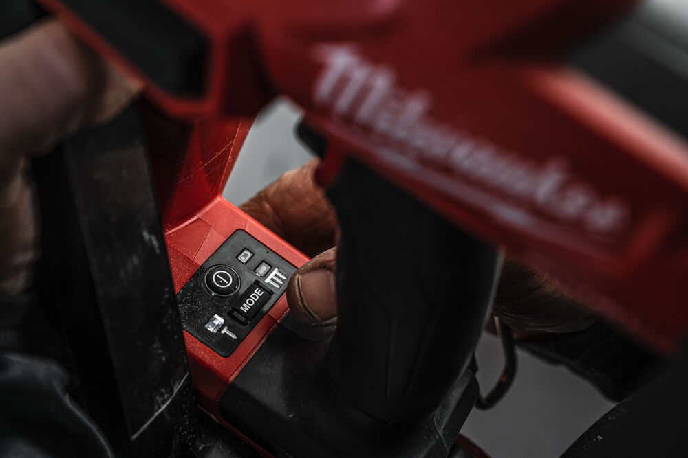 Milwaukee M18 FUEL™ aku hřebíkovačka 15 GA M18 FN15GA-0X