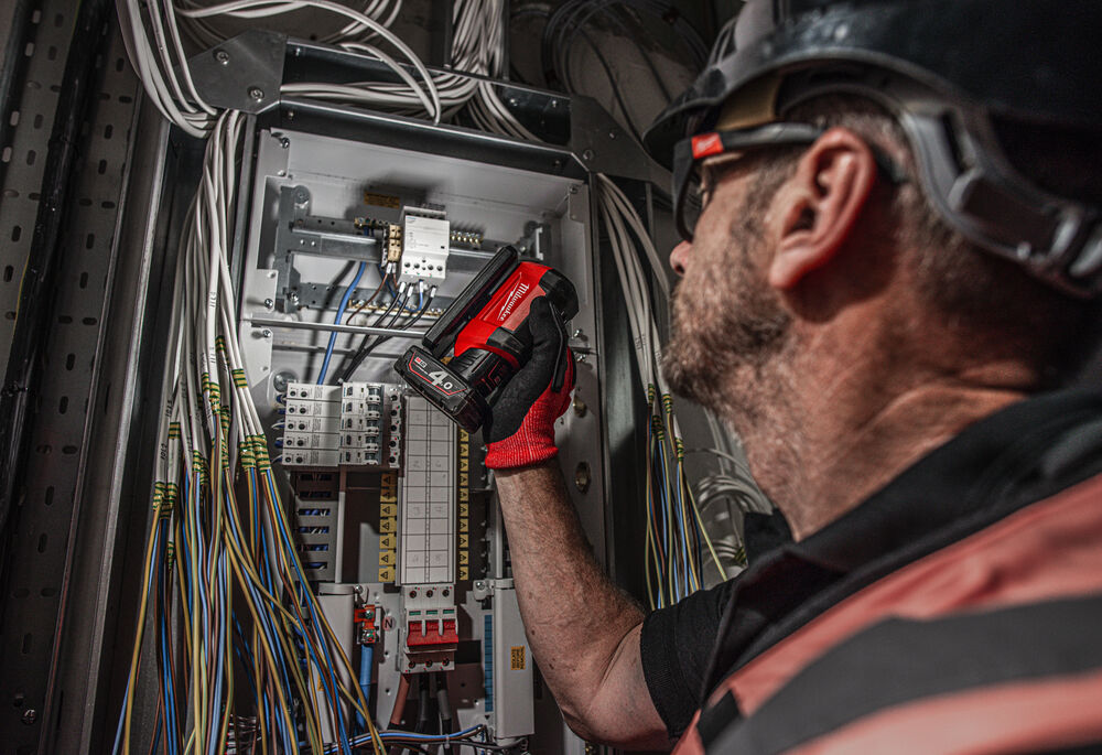 Milwaukee M12™ aku svítilna otočná prostorová M12 PAL-0