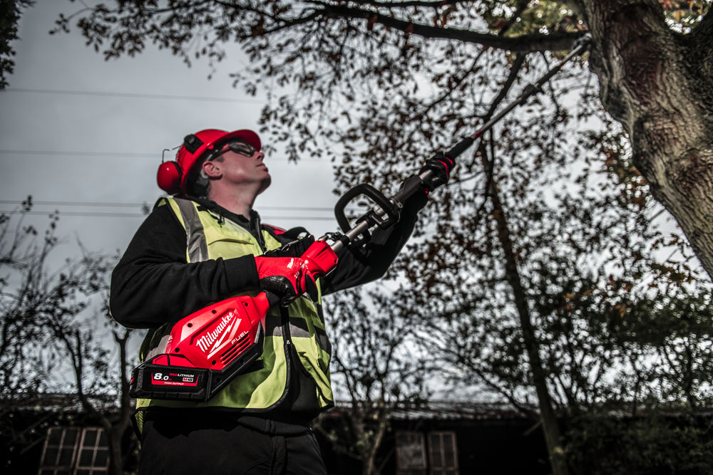 Milwaukee M18 FUEL™ QUIK-LOK™ aku pila řetězová s lištou 25cm M18 FOPH-CSA