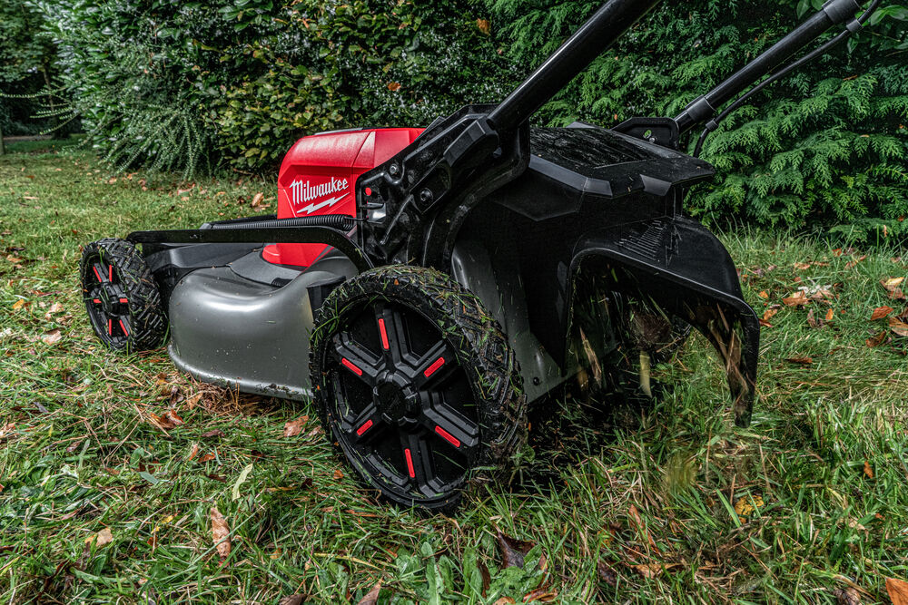 Milwaukee M18 FUEL™ aku sekačka na trávu M18 F2LM53-122