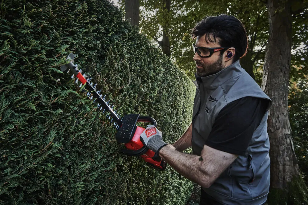 Milwaukee M18 FUEL™ aku nůžky na živý plot 45 cm M18 FHET45-0