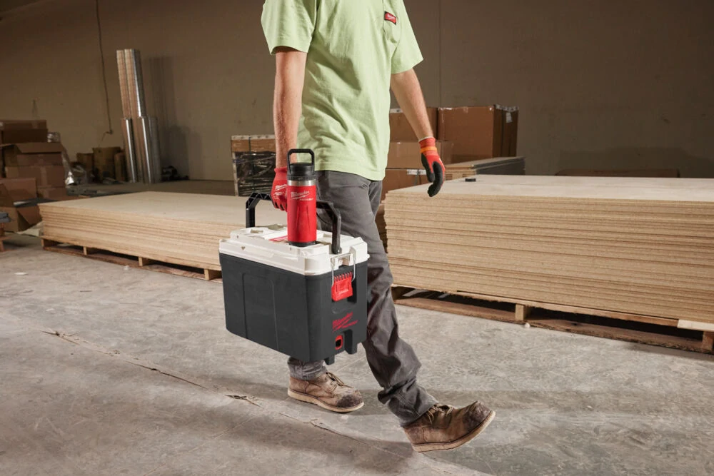 Milwaukee PACKOUT™ láhev 710ml s víčkem - červená Packout Bottle 710 ml Chug Lid Red