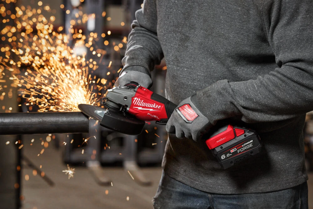 Milwaukee M18 FUEL™ vysoce výkonná 180 mm bruska s brzdou, variabilními otáčkami a ONE-KEY™ Gen 2 M18 FHSAGO180VXPDB2-0X