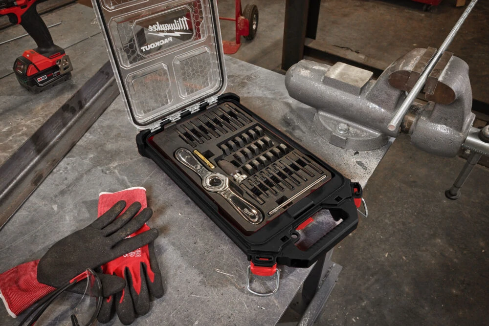 Milwaukee PACKOUT™ 38 kusů sada M závitníků a oček 38 pc Metric Tap & Die Packout™ Set w/ Hex-LOK™ 2-in-1 Handle
