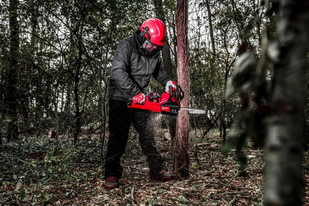 Milwaukee M18 FUEL™ řetězová pila s lištou 30 cm M18 FCHSC-122
