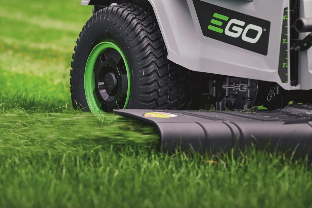 EGO aku zahradní rider s nulovým poloměrem zatáčení EGO Z6, ZT4201E-S, ovládaný volantem