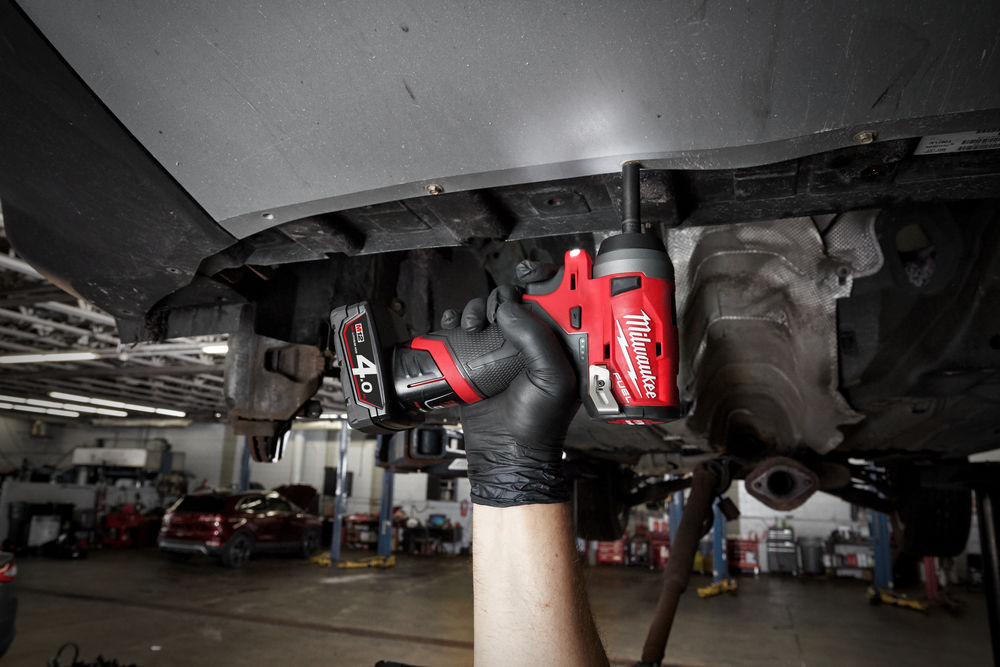 Milwaukee M12 FUEL™ ¼″ aku utahovák rázový M12 FIW14-0
