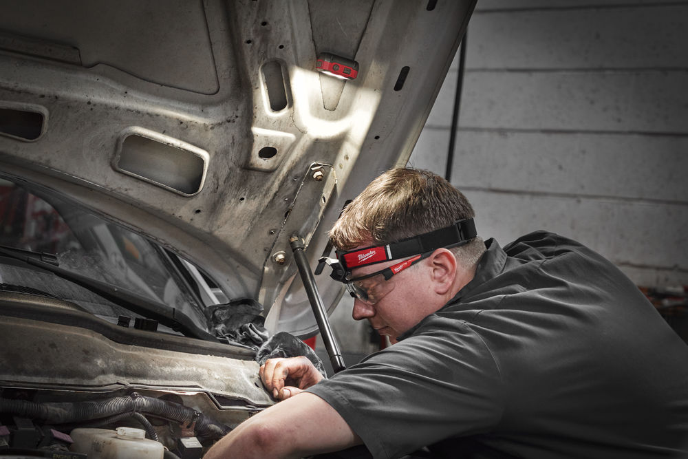 Milwaukee aku lampa čelová USB s integrovaným akumulátorem 450 lumenů IR HL450