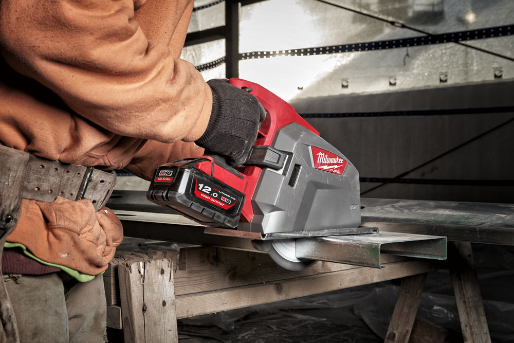 Milwaukee M18 FUEL™ aku pila kotoučová na kov M18 FMCS66-121C