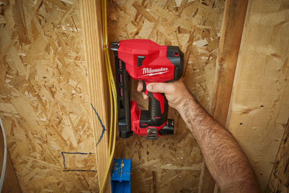 Milwaukee M18 FUEL™ aku sponkovačka subkompaktní M12 BCST-0