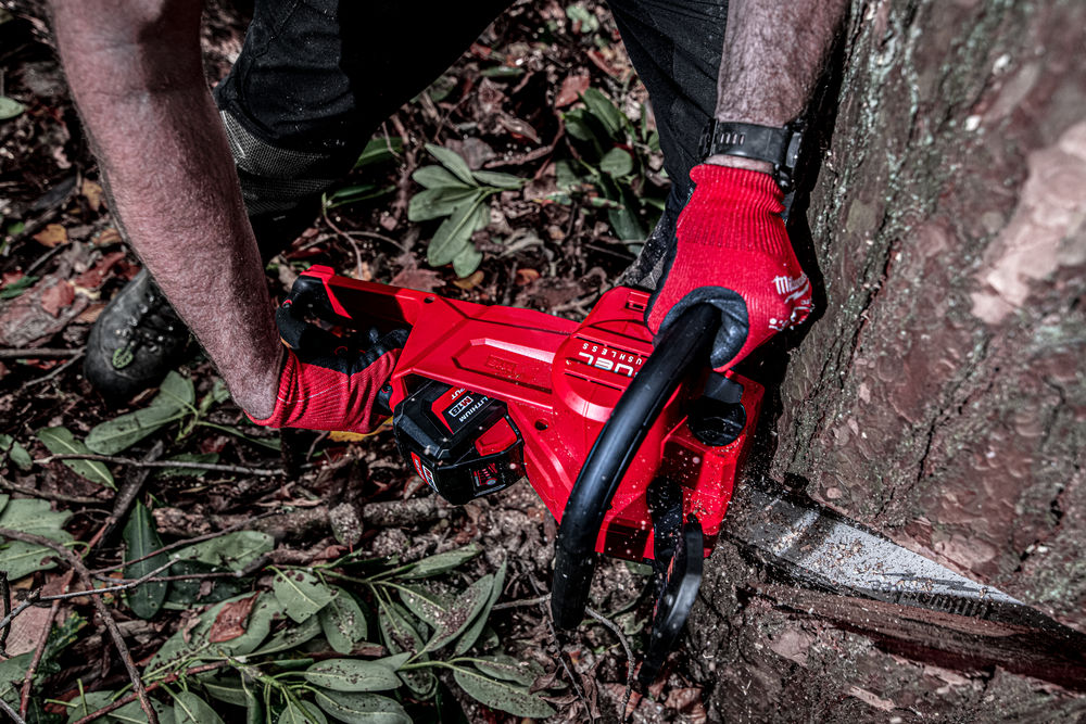 Milwaukee M18 FUEL™ aku pila řetězová s lištou 40 cm M18 FCHS-121