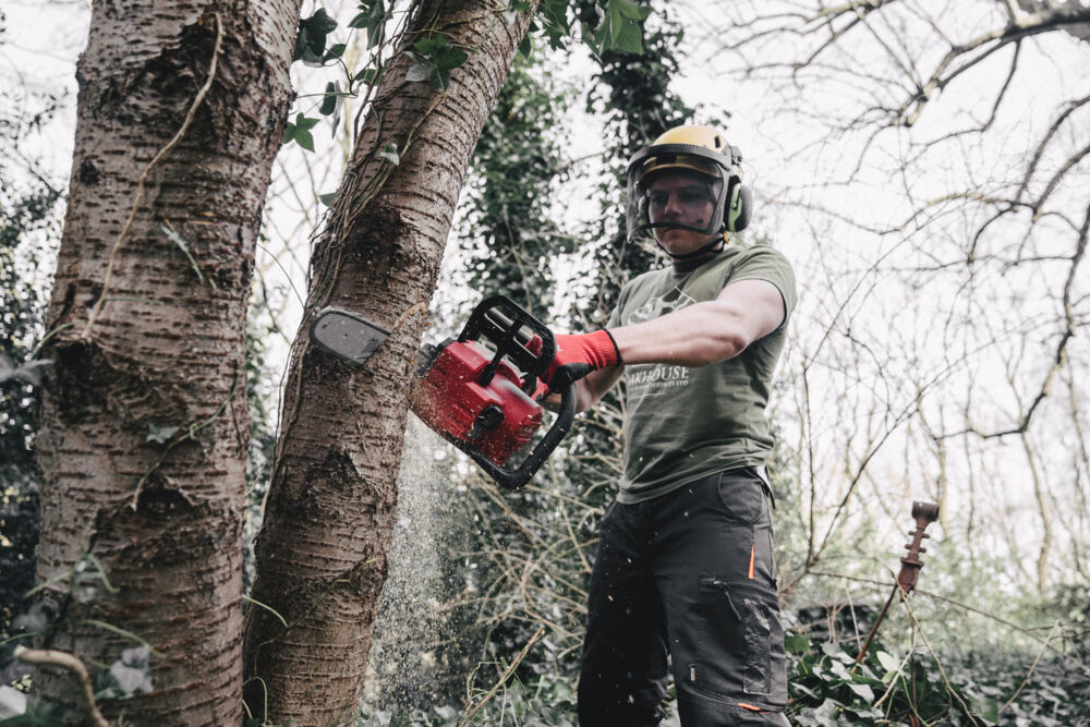 Milwaukee M18 FUEL™ aku pila řetězová s lištou 35 cm M18 FCHS35-122