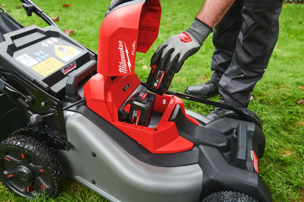 Milwaukee M18 FUEL™ aku sekačka na trávu M18 F2LM46-802