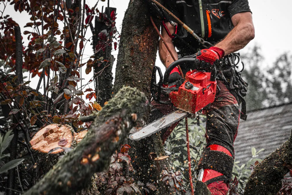 Milwaukee M18 FUEL™ aku pila řetězová s lištou 35 cm M18 FTHCHS35-802