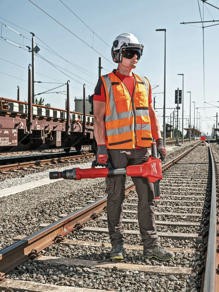 Milwaukee M18 FUEL™ 1" aku utahovák rázový železniční M18 FHIWF1R-122C