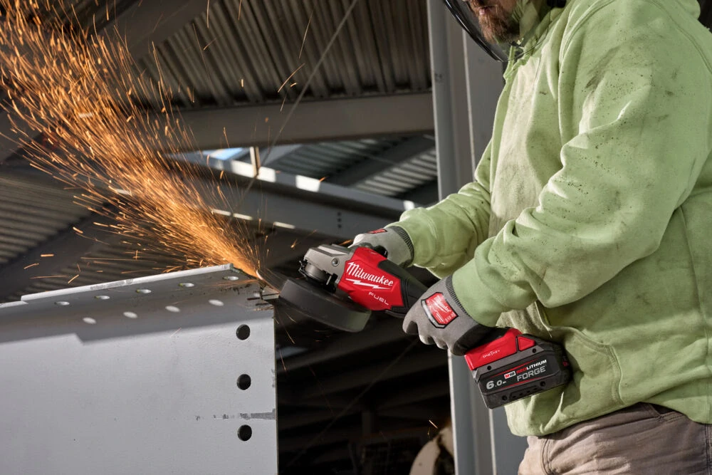 Milwaukee M18 FUEL™ vysoce výkonná 180 mm bruska s brzdou, variabilními otáčkami a ONE-KEY™ Gen 2 M18 FHSAGO180VXPDB2-0X