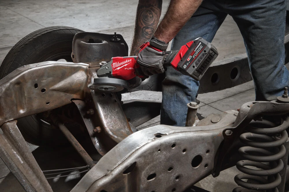 MILWAUKEE M18 FUEL™ vysoce výkonná 125mm bruska M18 FHSAG125XPDB2-802X