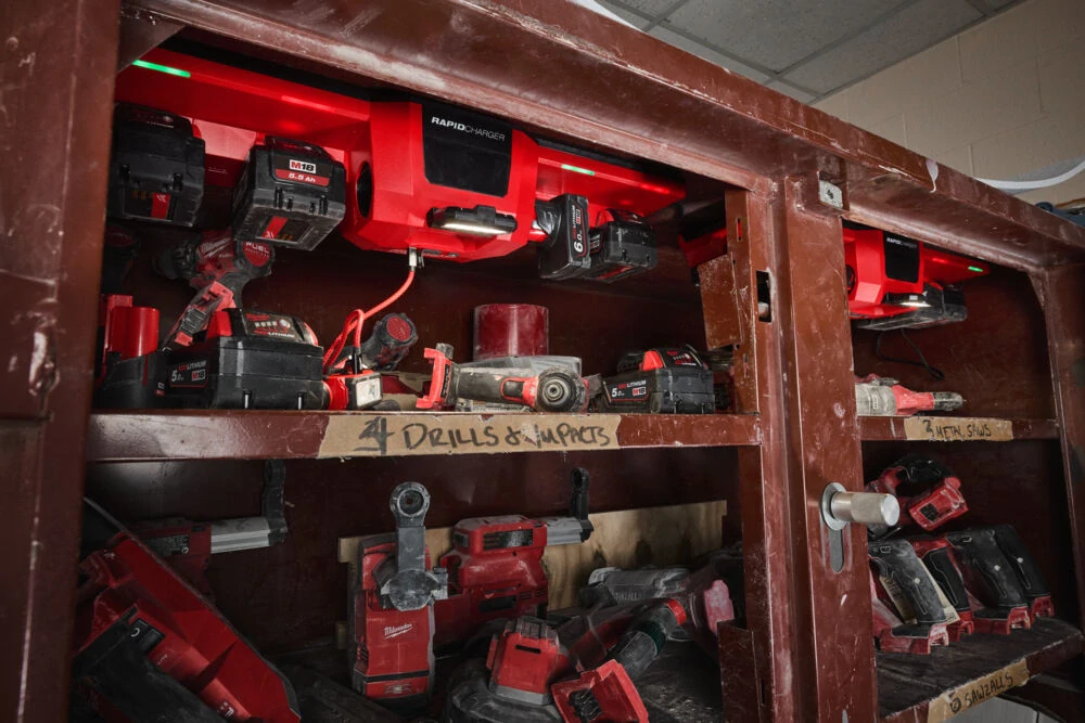 Milwaukee M12™ - M18™ nabíjecí stanice M12-18 GBC4