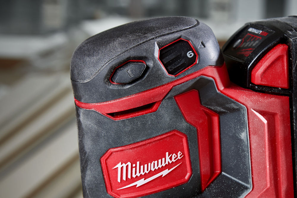 Milwaukee M18 FUEL™ aku bruska 125 mm M18 BOS125-502B