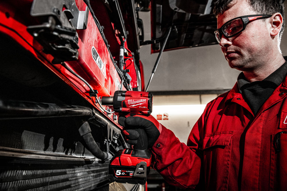 Milwaukee M18 FUEL™ ½" aku utahovák rázový kompaktní M18 FIW2F12-0X