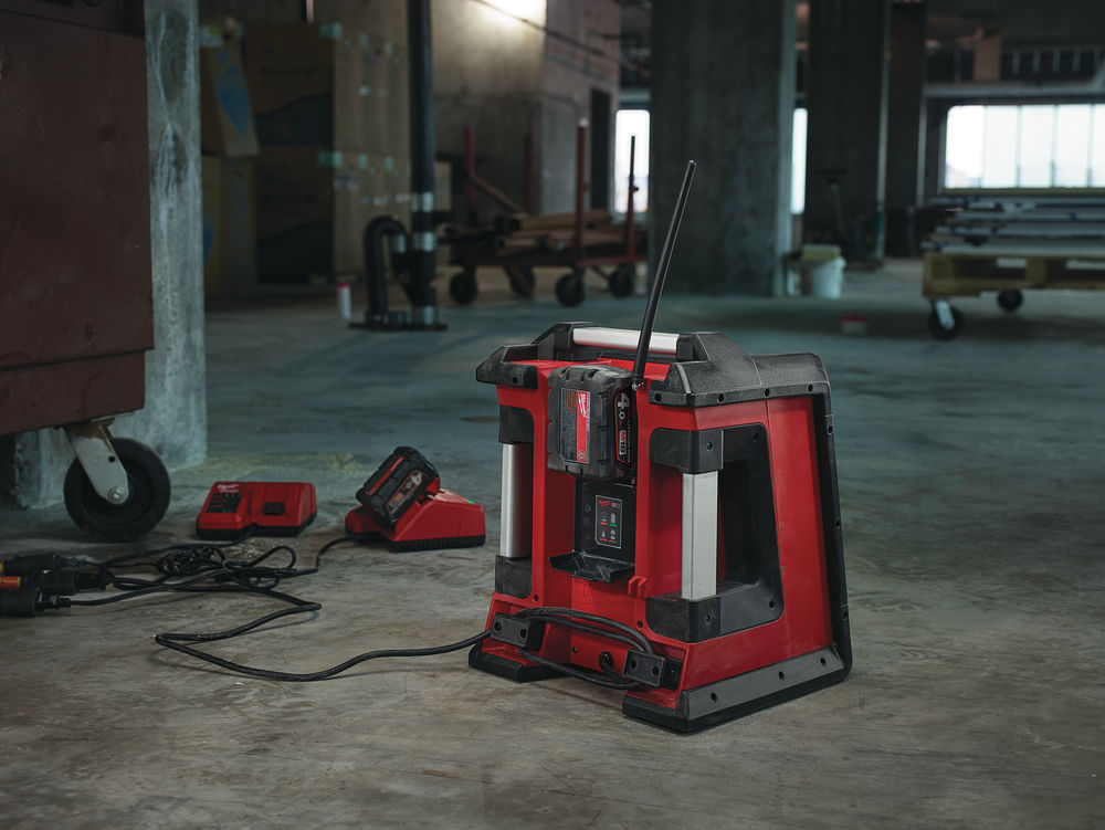 Milwaukee M18™ aku bluetooth® rádio/nabíječka M18 RC-0
