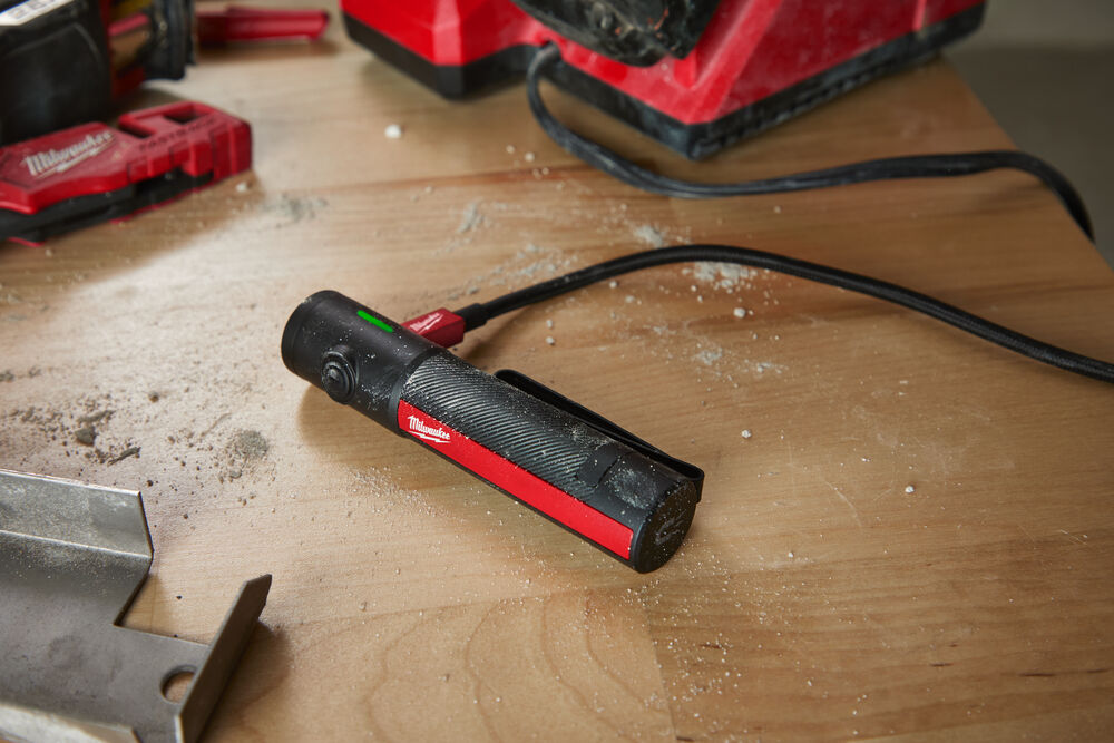 Milwaukee aku svítilna s integrovaným akumulátorem 500 lumenů IR FL500