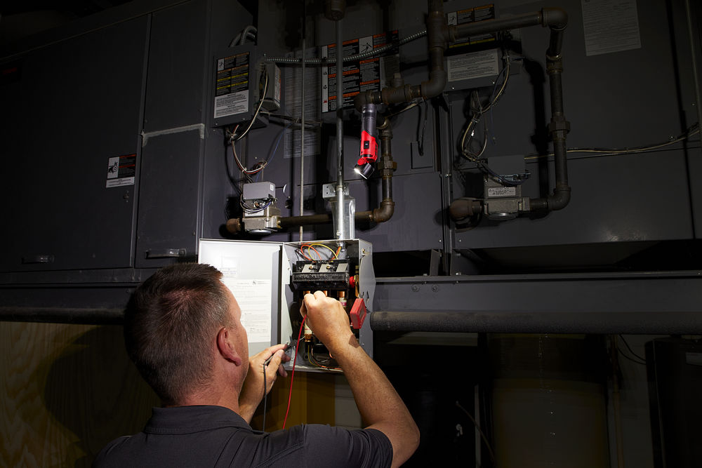 Milwaukee USB nabíjecí otočné pracovní světlo L4 PWL-301