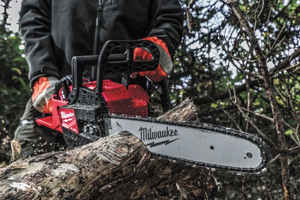 Milwaukee M18 FUEL™ aku pila řetězová s lištou 35 cm M18 FCHS35-122