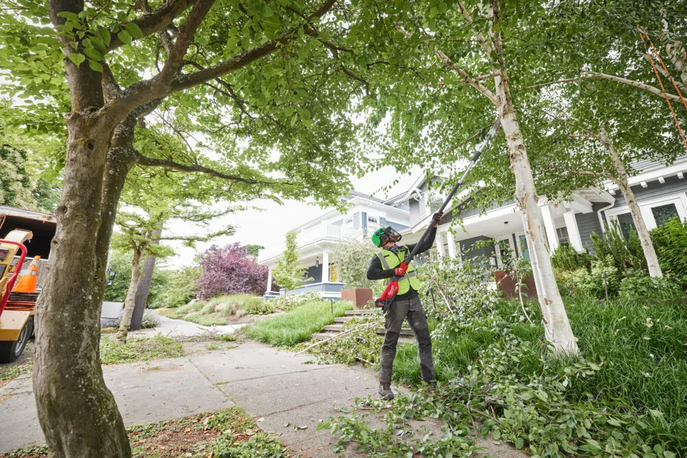 Milwaukee M18 FUEL™ aku pila teleskopická vyvětvovací 30 cm M18 FTPS30-0