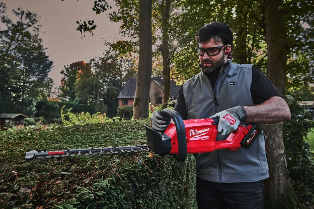 Milwaukee M18 FUEL™ aku nůžky na živý plot 45 cm M18 FHET45-0