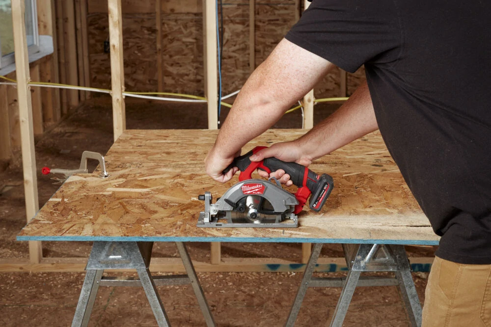 Milwaukee M12 FUEL™ kompaktní okružní pila M12 FCS442-502X