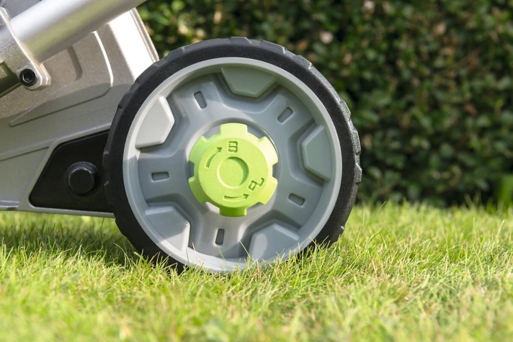 EGO nástavec se zařezávačem trávníků EA0800