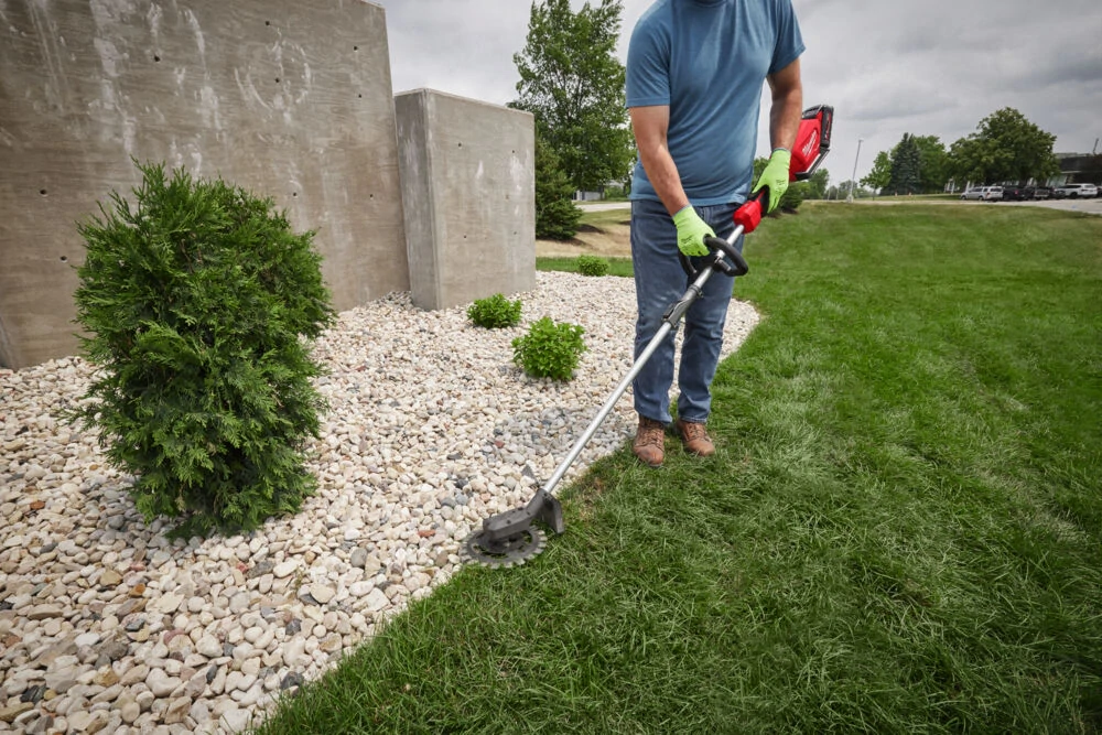 Milwaukee QUIK-LOK™ nástavec s vyžínačem plevele M18 FOPH-RA