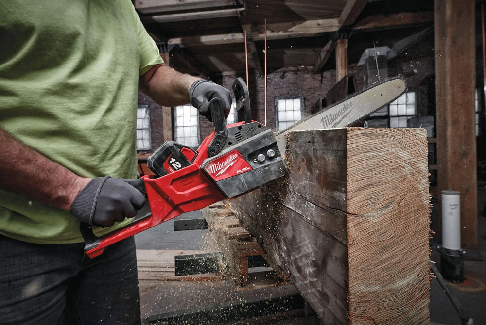 Milwaukee M18 FUEL™ řetězová pila s lištou 40 cm M18 FCHS-121