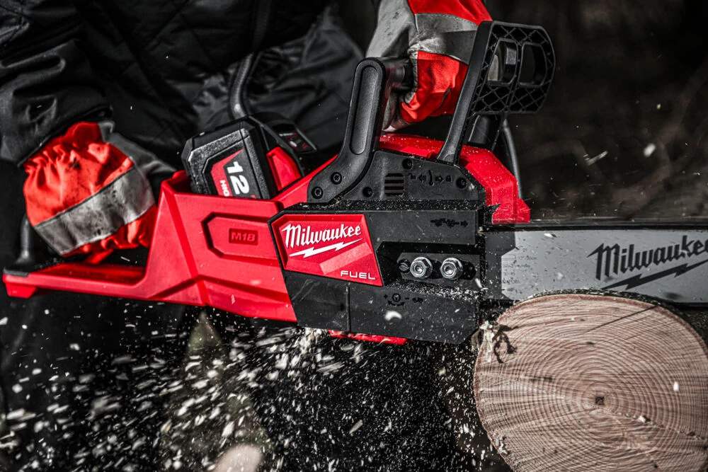 Milwaukee M18 FUEL™ řetězová pila s lištou 30 cm M18 FCHSC-122